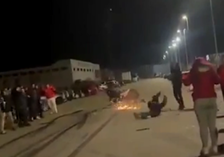 Así fue el brutal choque que dejó dos heridos en una carrera de motos en un polígono de León